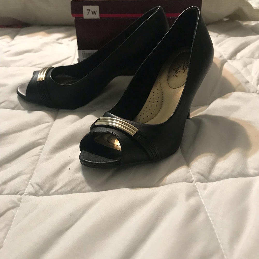 Black peep toe heel