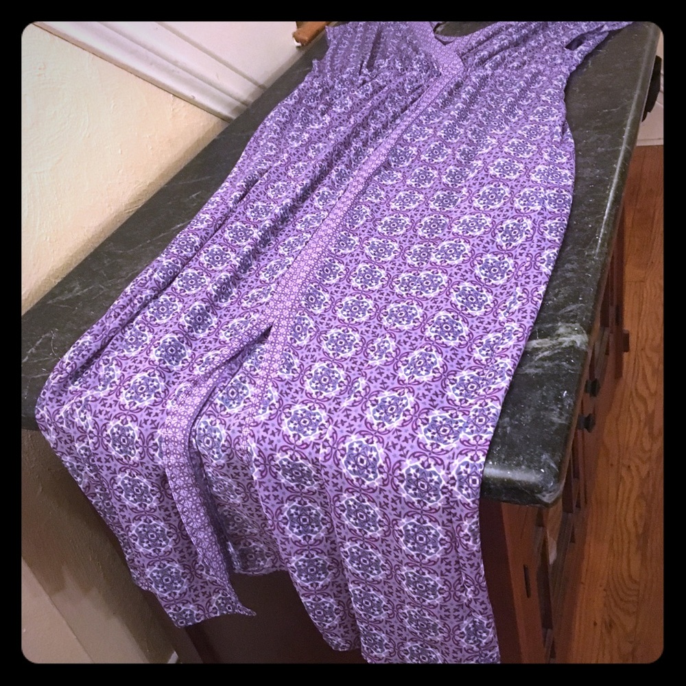 A dress, worn twice. Good condition.