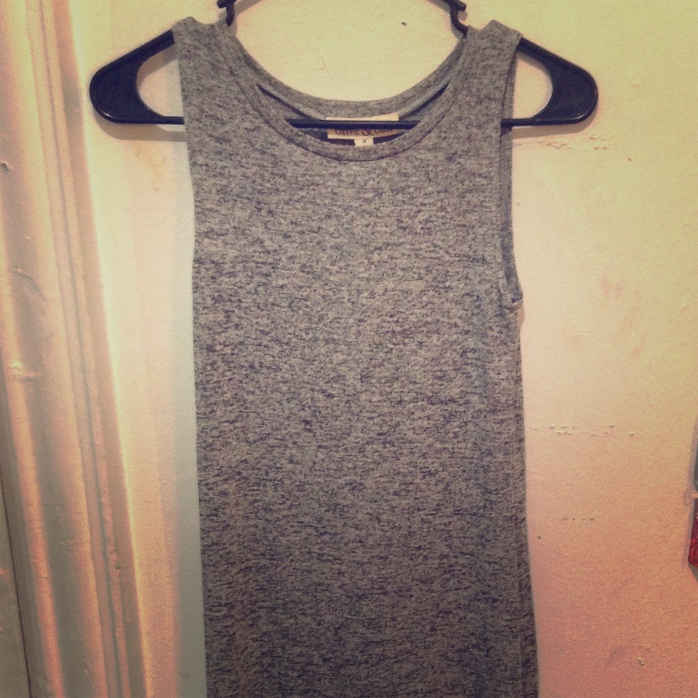 Olive and oak Heather midi dress in Medium