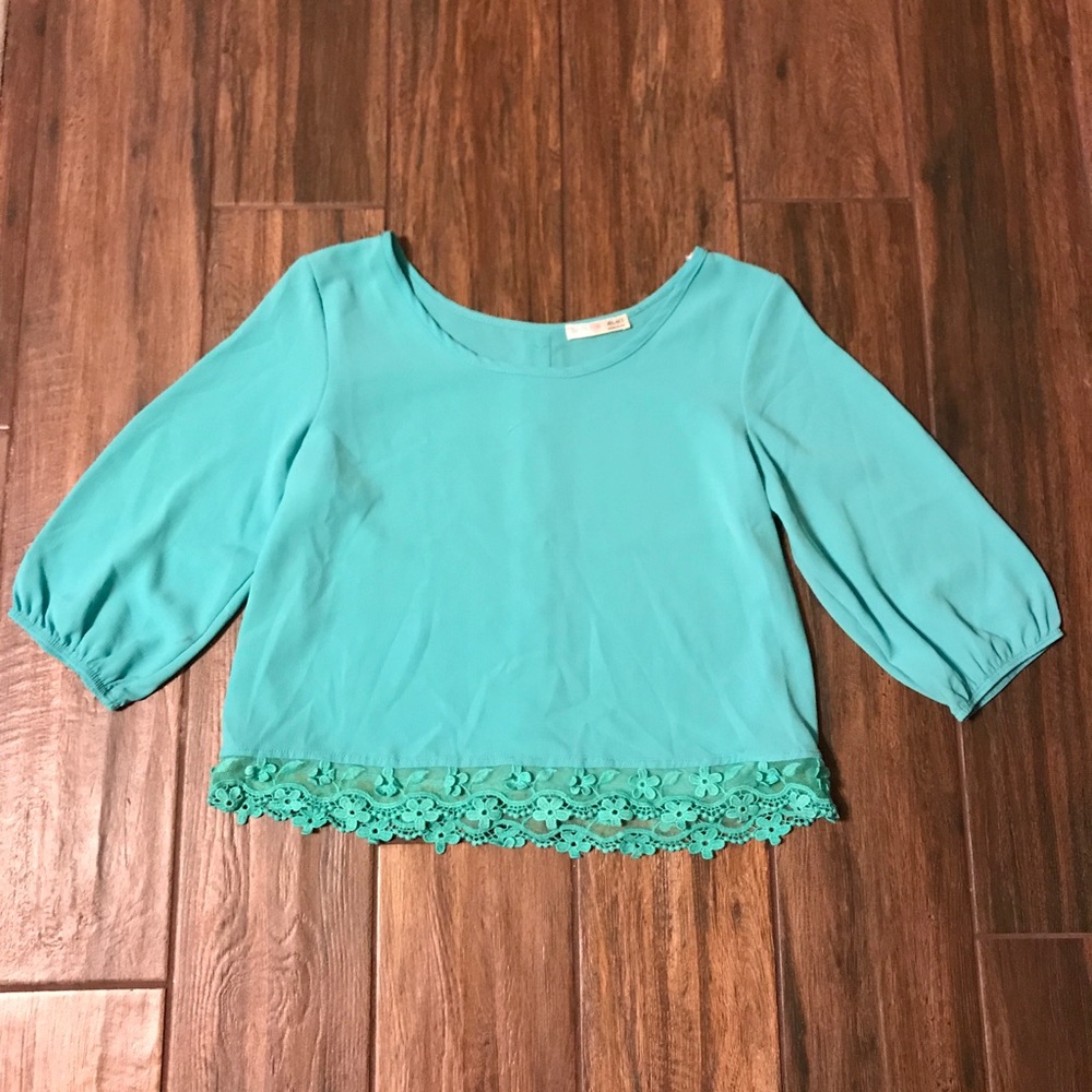 👚 Junior blouse with buttons on the back