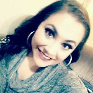 Meet your Posher, Dina