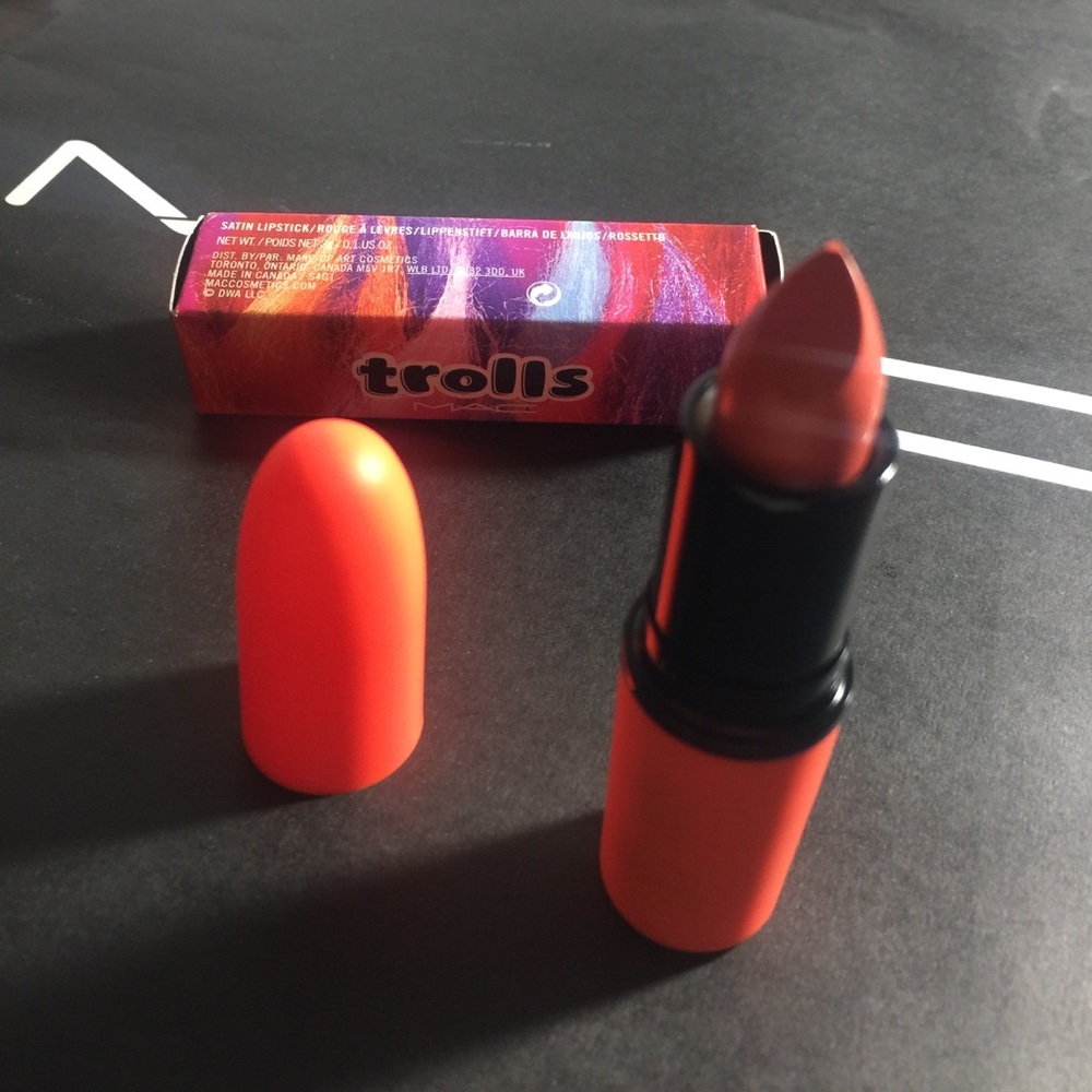 MAC TROLLS SUSHI KISS LIPSTICK