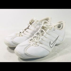 Womens 7.5 White Nike Tennis Shoes