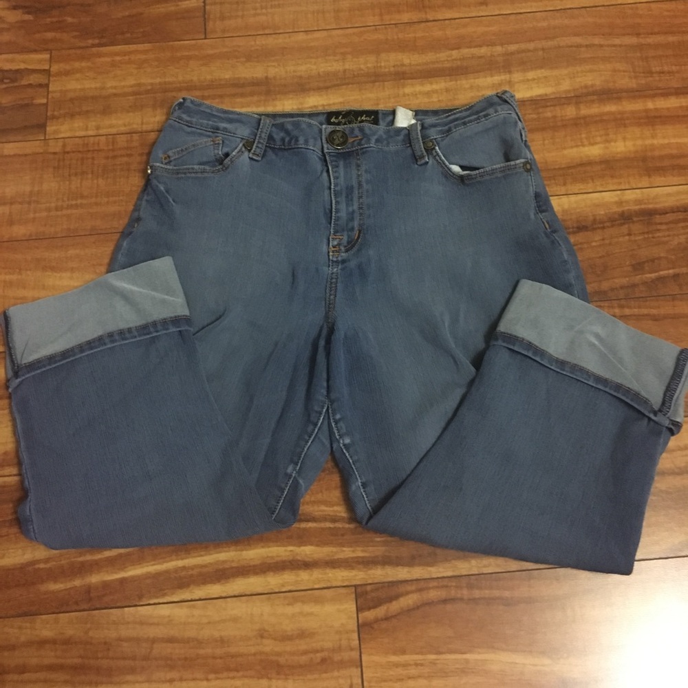 Super comfy and form fitting baby phat crop pants