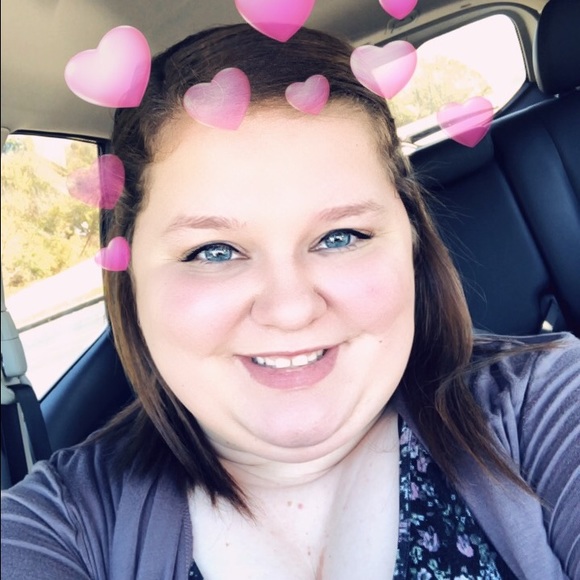 Meet your Posher, Erin - Picture 1 of 1