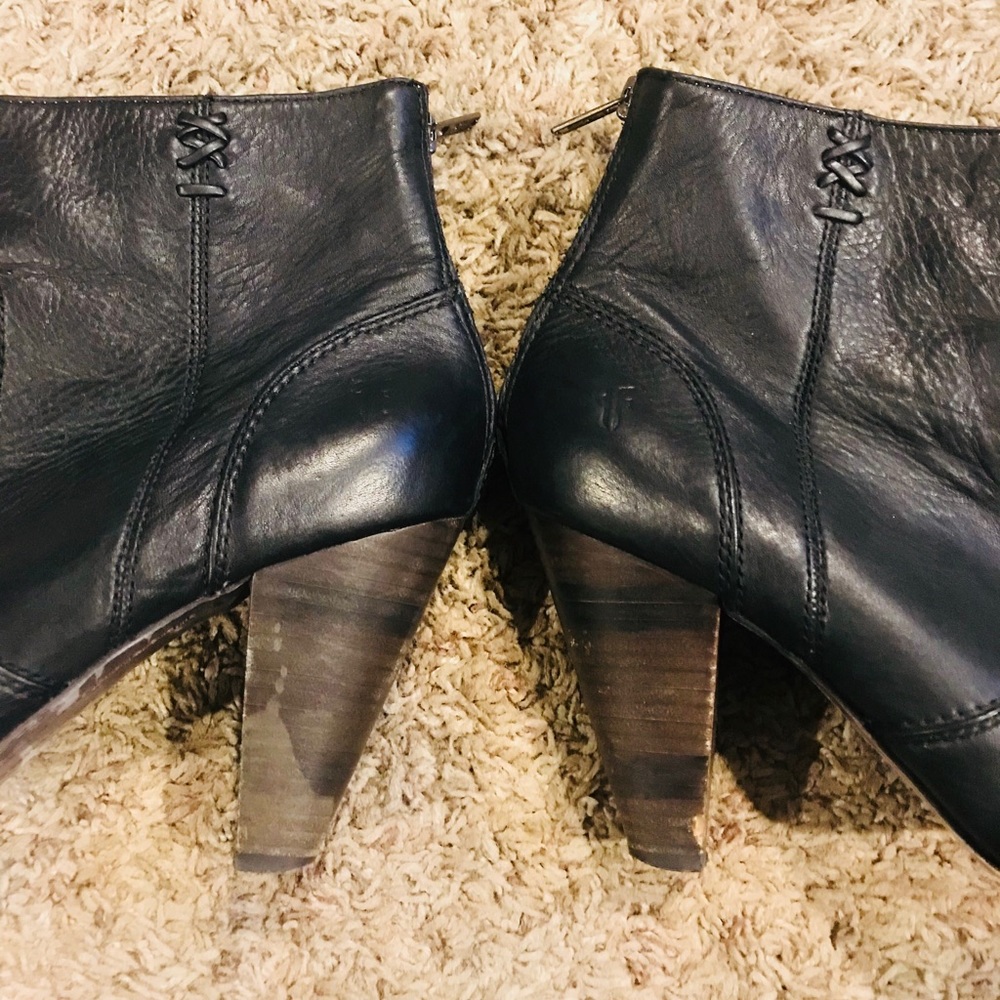 Frye Regina Heeled Booties Black Soft Leather - Picture 6 of 7