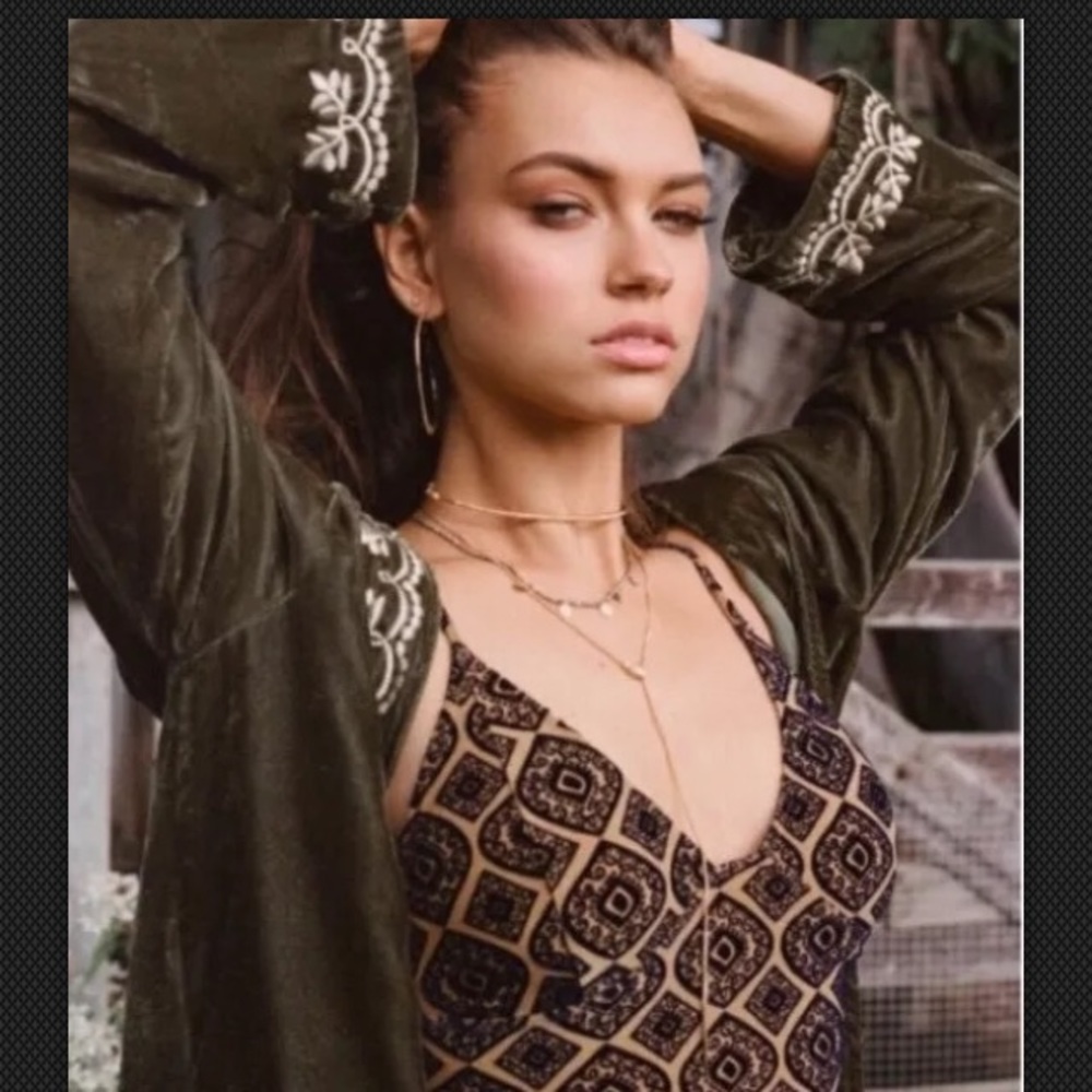 SALE🍁NWOT Arnhem Festival Velvet Burnout Set Fawn