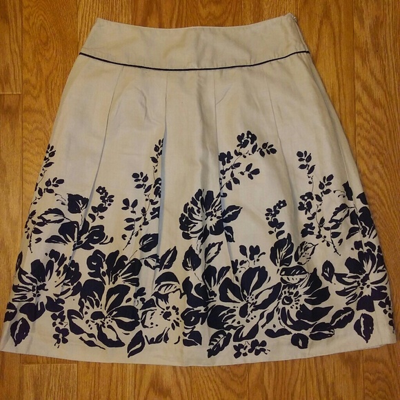 Beautiful Floral Mid Length Skirt. - Picture 1 of 2