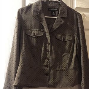 Stunning blouse and skirt set.