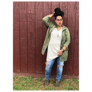 Meet your Posher, Alexis