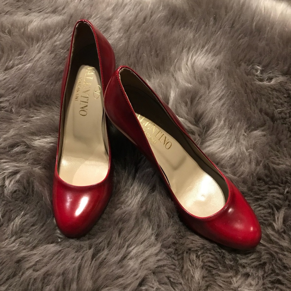 Authentic Valentino Dark apple color pump 36