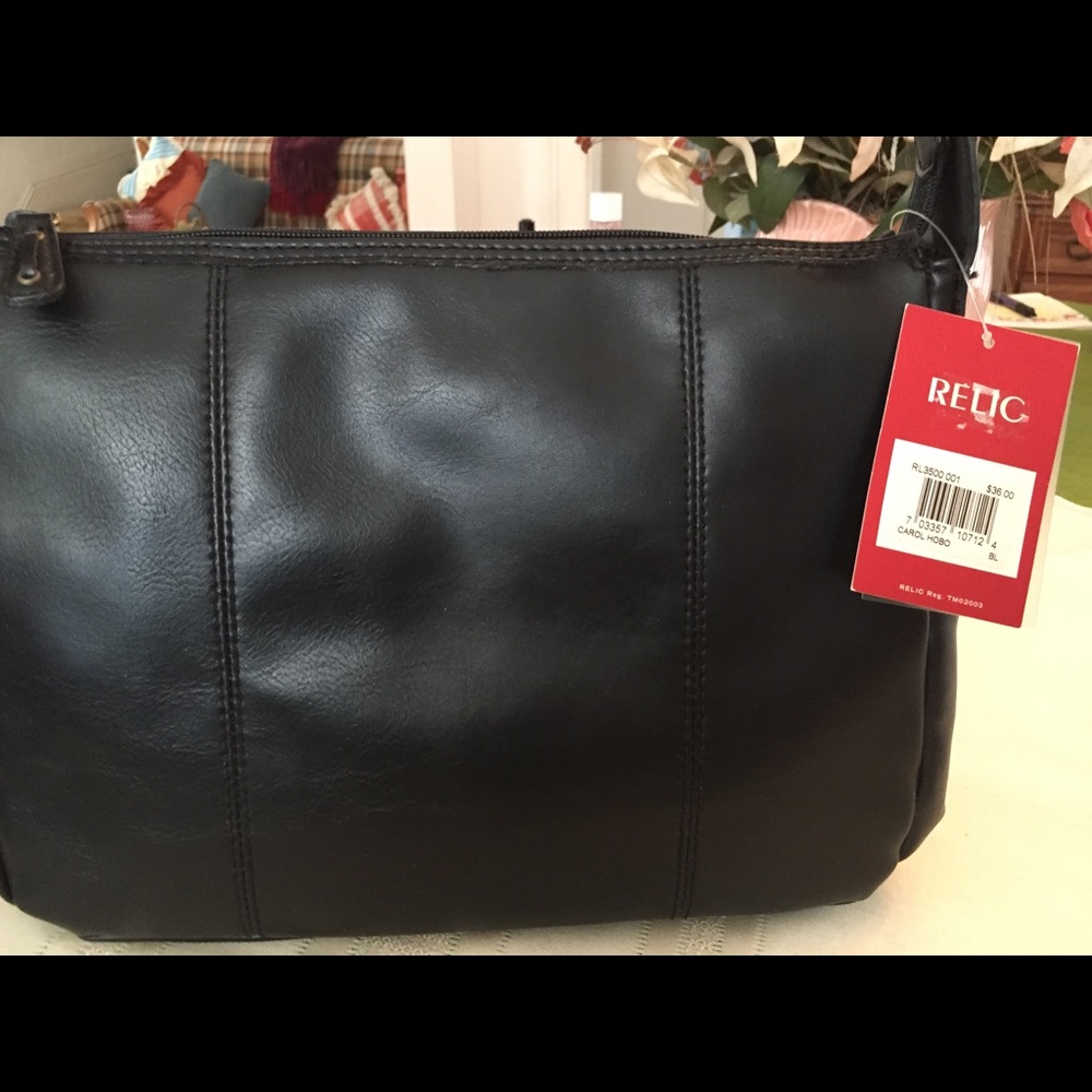 Black women’s shoulders bag