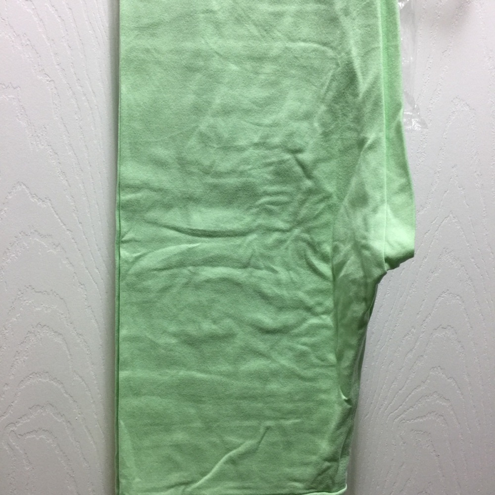 One size, green, LuLaRoe leggings.