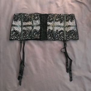 Beautiful Lace Garter Belt 🖤