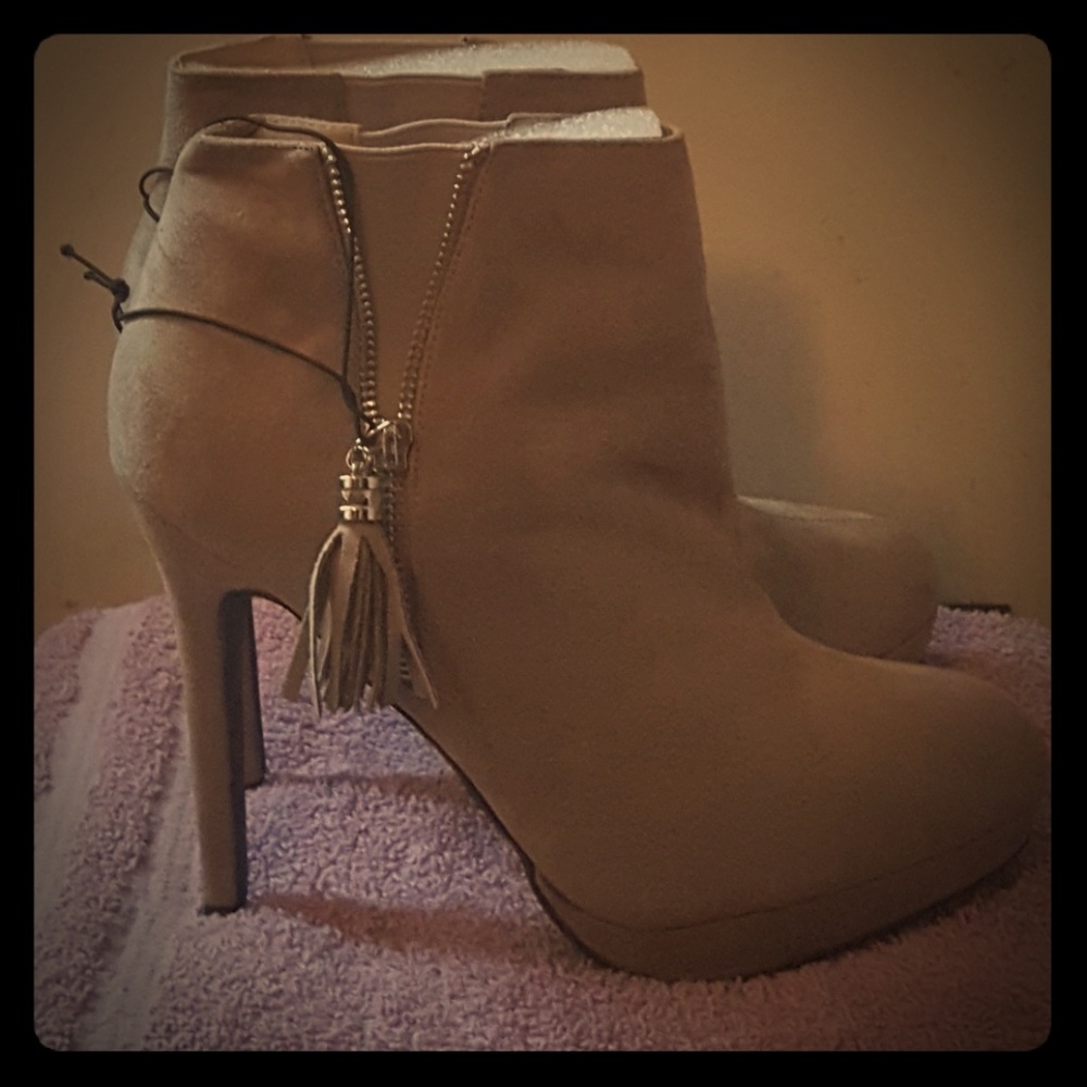 Taupe shoe