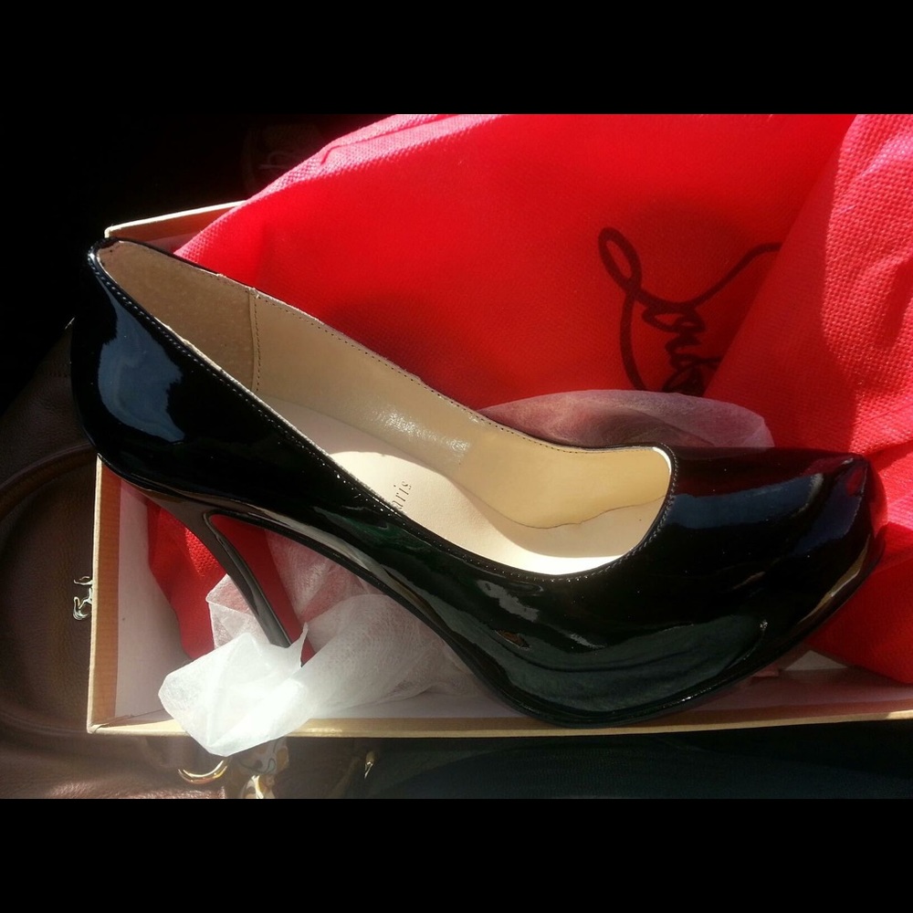 Black patent leather pumps