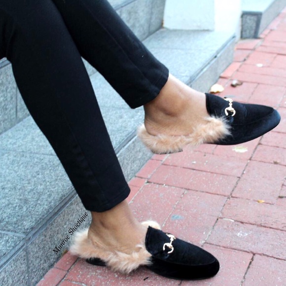 Black Faux Fur Velvet Loafers Slides - Picture 2 of 4