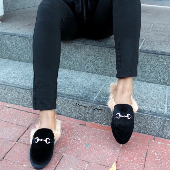 Black Faux Fur Velvet Loafers Slides - Picture 3 of 4
