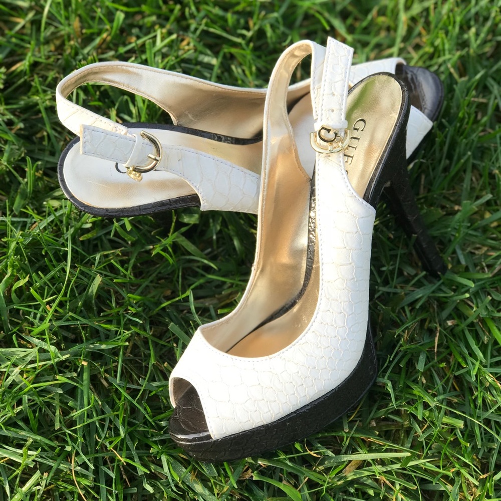 🚨New Listing🚨 Guess python slingback