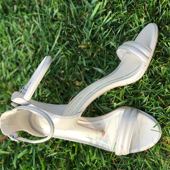 🚨New Price 🚨 Kenneth Cole sandals - Picture 2 of 8