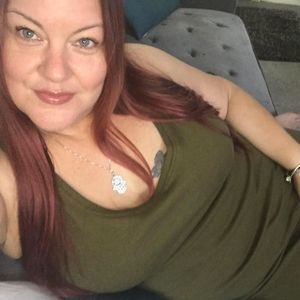 Meet your Posher, Bee