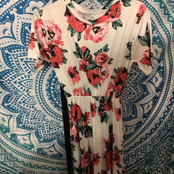 Floral long, 1/2 and short sleeve Maxi Dress. - Picture 2 of 5