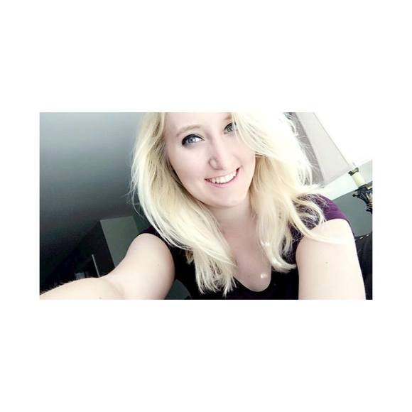 Meet your Posher, Aerin - Picture 1 of 1
