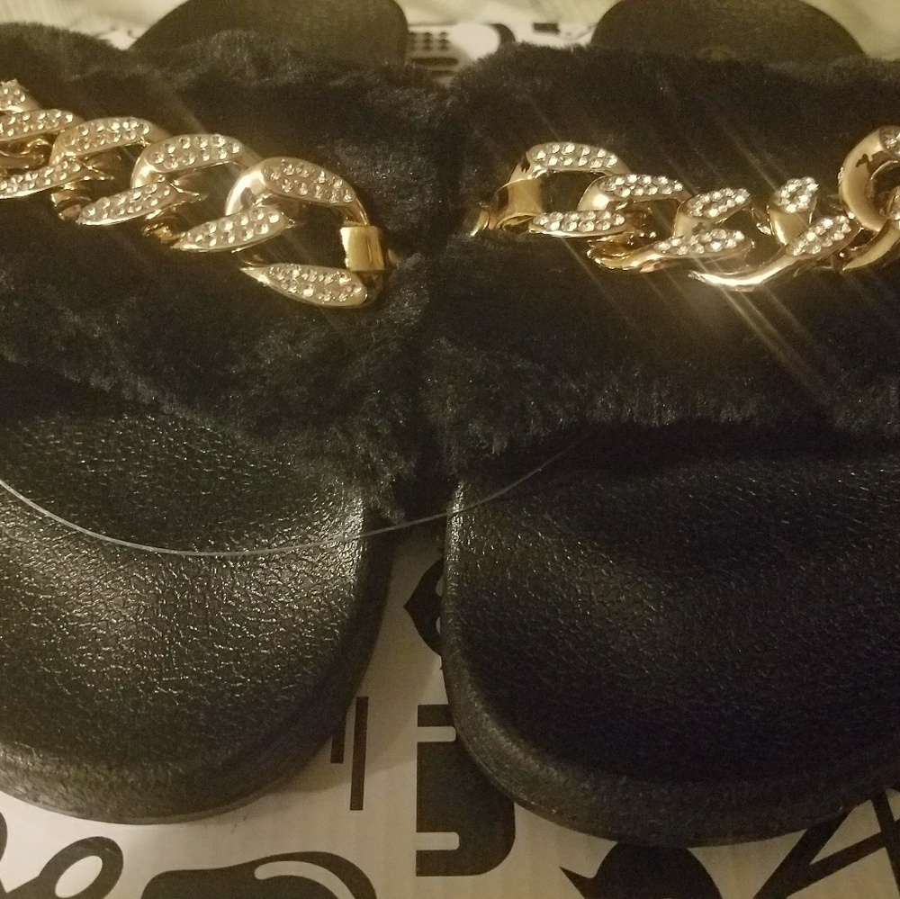 Womens Fashion Slippers - Picture 2 of 3