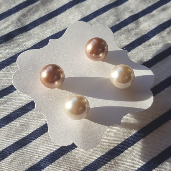 Jewelry - Set of 2 Gorgeous Pearl Earrings