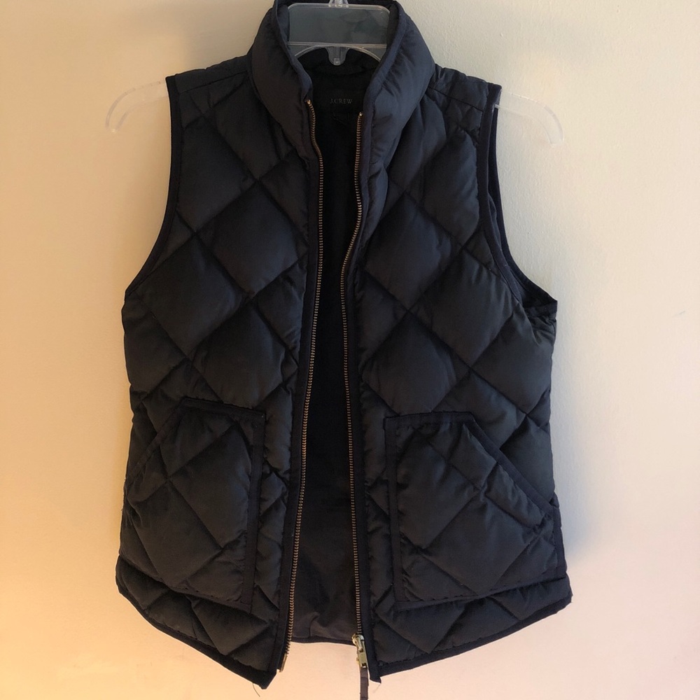 J. Crew Classic puffer vest in NAVY