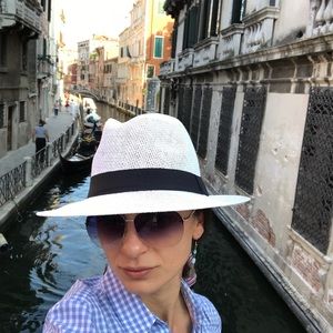 Meet your Posher, Irina