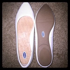 White Pointed Dr. Scholl’s Flats - Size 9