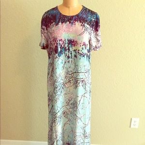 BCBG MAXAZRIA Short Sleeve Maxi Dress