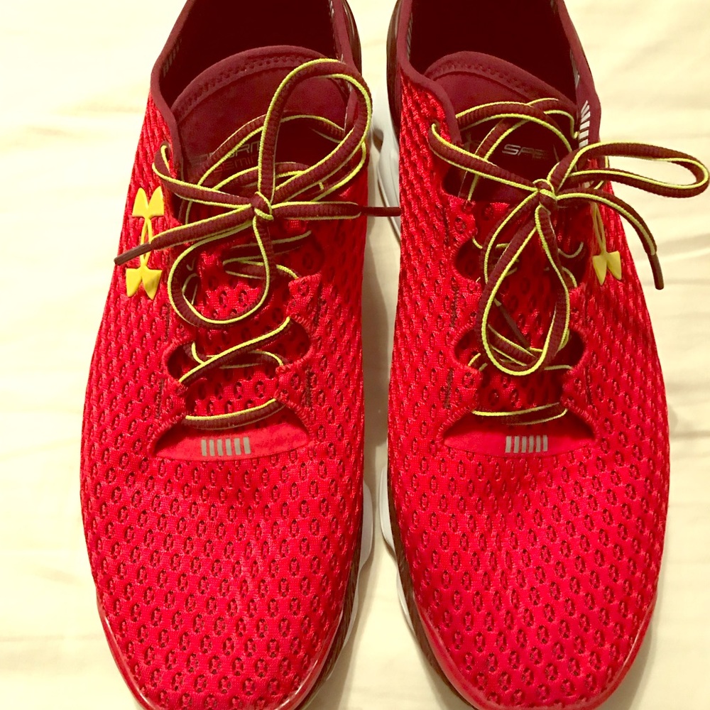 Under Armour Speedform Gemini size 14 Like New.