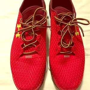 Under Armour Speedform Gemini size 14 Like New.