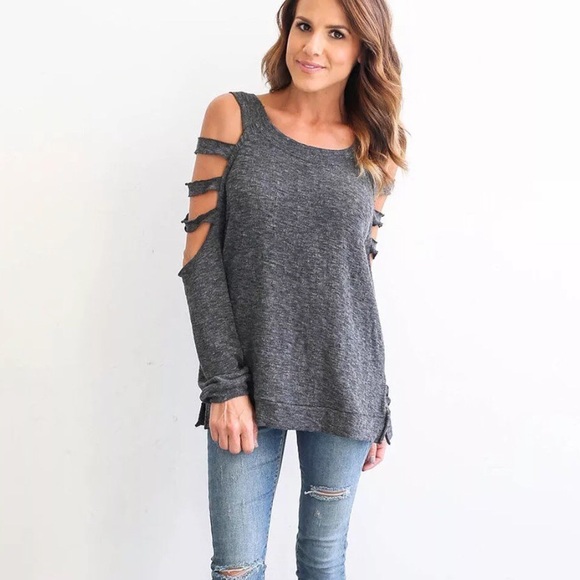 Cold shoulder loose top - Picture 3 of 4