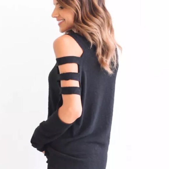 Cold shoulder loose top - Picture 2 of 4