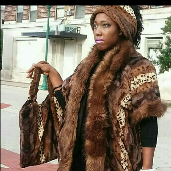 FUR   BAG, MUFF - Picture 1 of 4