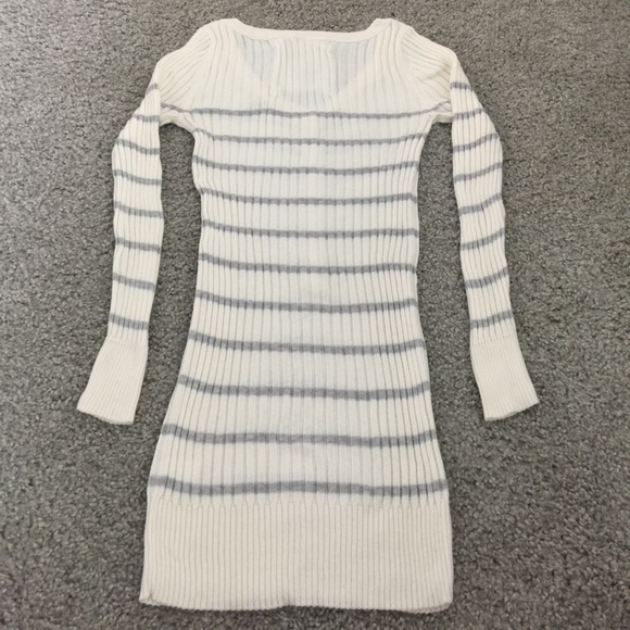 A&F Ribbed Cream Sweater - Picture 2 of 4