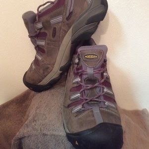 Women's size 11 keens