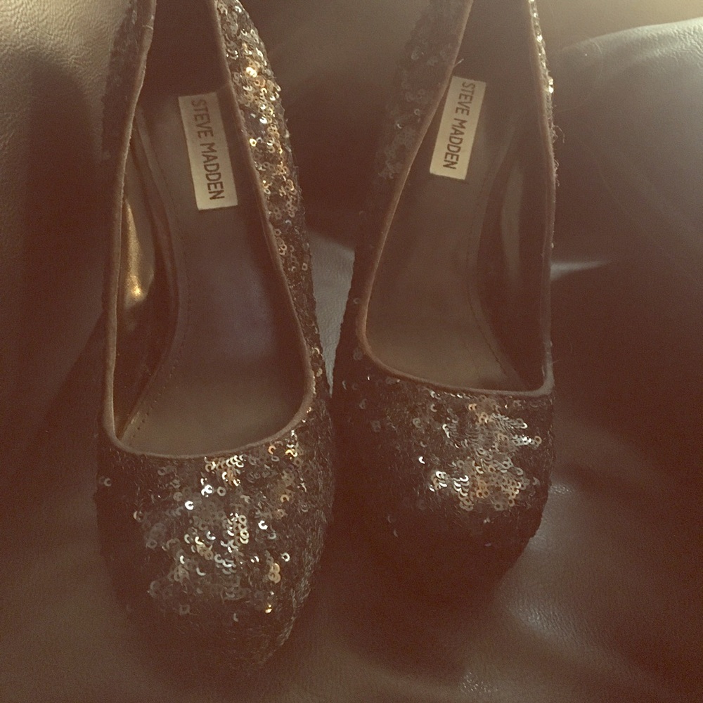 Black sparkly Steve Madden shoes