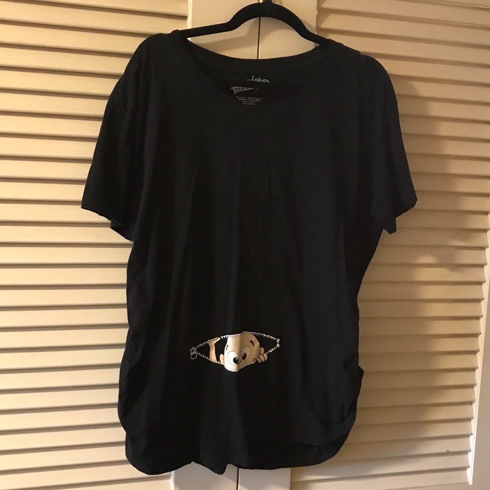 Funny maternity baby peeking shirt
