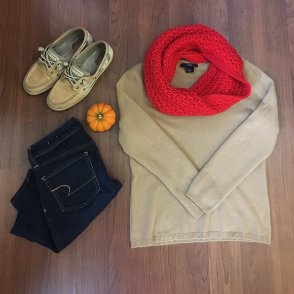 Ann Taylor Sweaters - Ann Taylor Cashmere V-Neck Sweater | Large