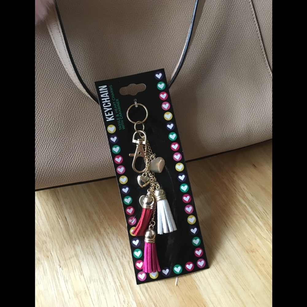 Keychain with tassle & heart charms