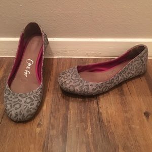 Toms leopard flats