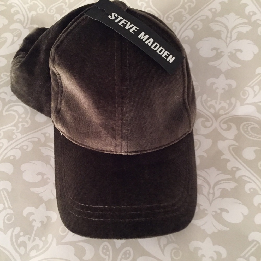 Steve Madden Green Velvet Ball Cap NWT