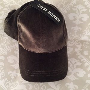 Steve Madden Green Velvet Ball Cap NWT