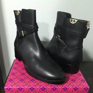 NWT Sidney boots size 9.5