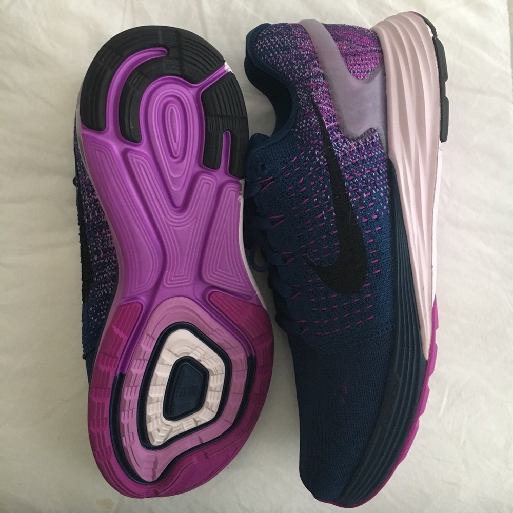 Nike tennis shoes