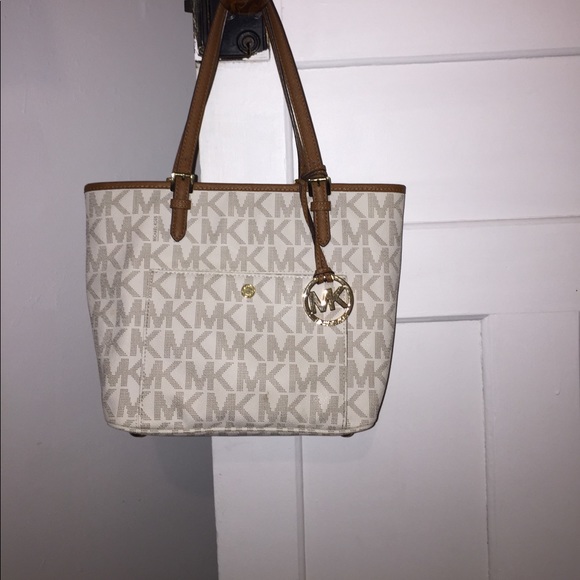 Michael Kors Handbags - Michael kors purse